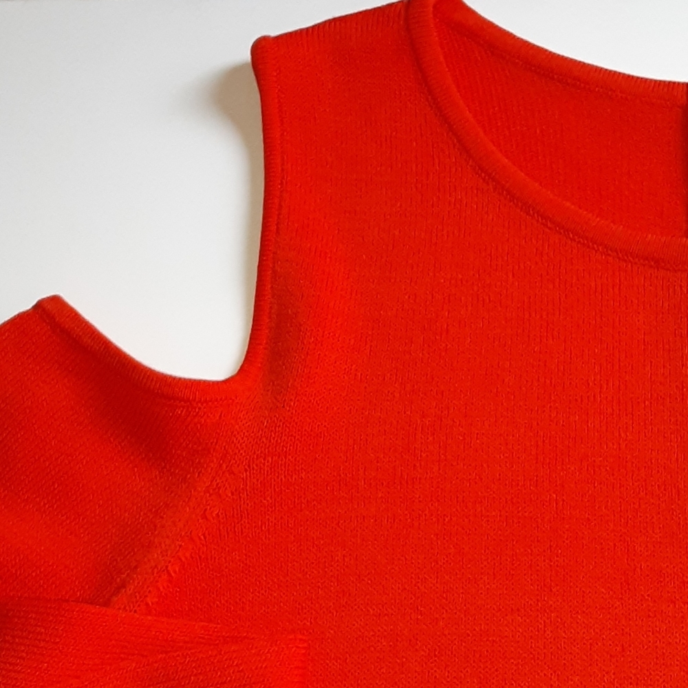 Cold Shoulder Top - Picture 2 of 4